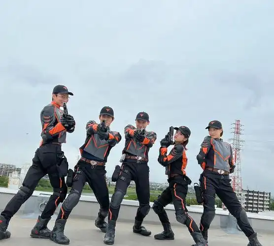 戴卡奥特曼:主角团新生精英胜利队官方合照 妖娆十足的谐星队长|队长