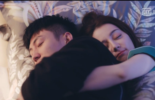 幸福触手可及迪丽热巴黄景瑜床戏剧照温馨浪漫