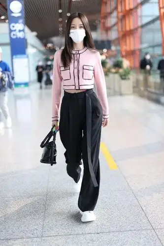 盘点近期明星机场穿搭春天来了来看看她们怎么穿的