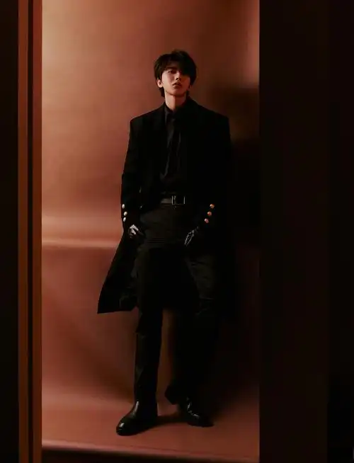 《现象》炸裂舞台,期待今晚节目播出@蔡徐坤allblack风衣造型