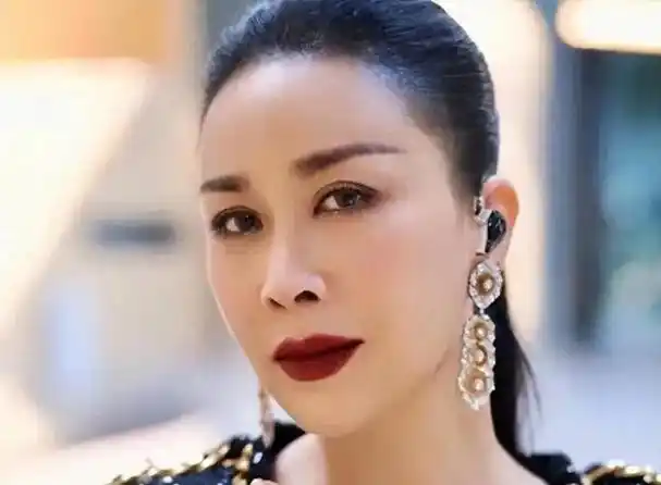 北京时间11月7号上午,中国著名女歌手那英最新消息!