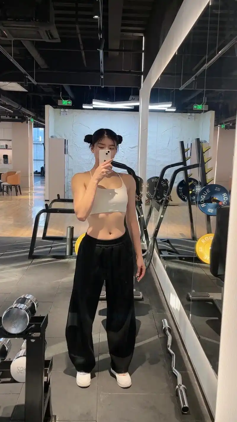 "目前肌肉最明显的就是斜方肌了"人人都有少制造焦虑啊! 斜方 - 抖音