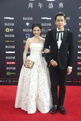 张若昀的妻子真有贵族感穿一身破洞裙却一点没有低俗感