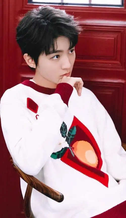 240128王俊凯帅气亮相粉丝回忆karry全场的可爱帅气时刻