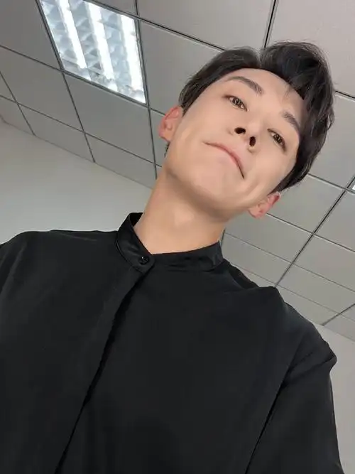 刘学义自拍放送##刘学义潮男自拍角度