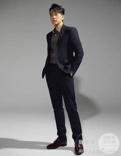 衬衫,西裤:david naman棕色皮鞋:ecco不同角色,新的尝试接下来,刘恺威