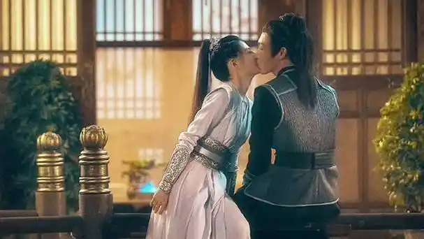 张彬彬徐璐吻戏拍摄花絮##张彬彬徐璐片场幼稚鬼打闹