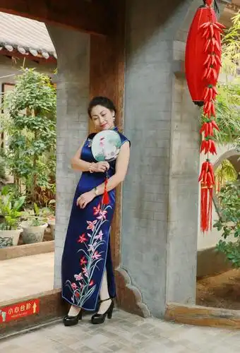 旗袍美人,嫣红美如霞. - 美篇