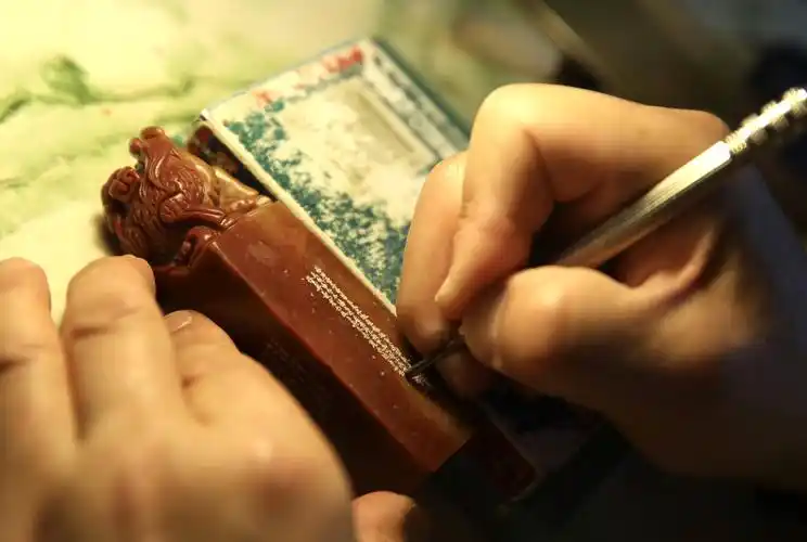 非遗微雕展绝技一毫一厘微视界