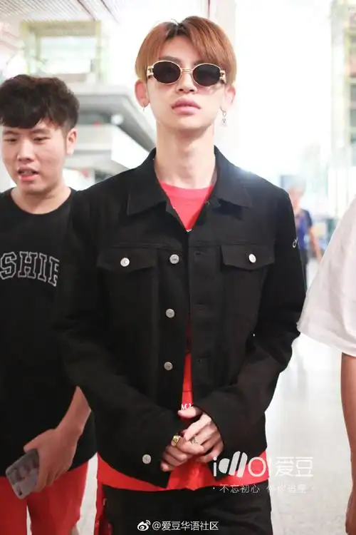 【更多高清美图请移步爱豆app>>北京飞银川(justin&小鬼)】