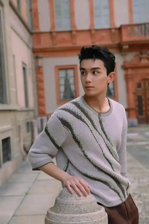 吴磊|穿搭_新浪新闻