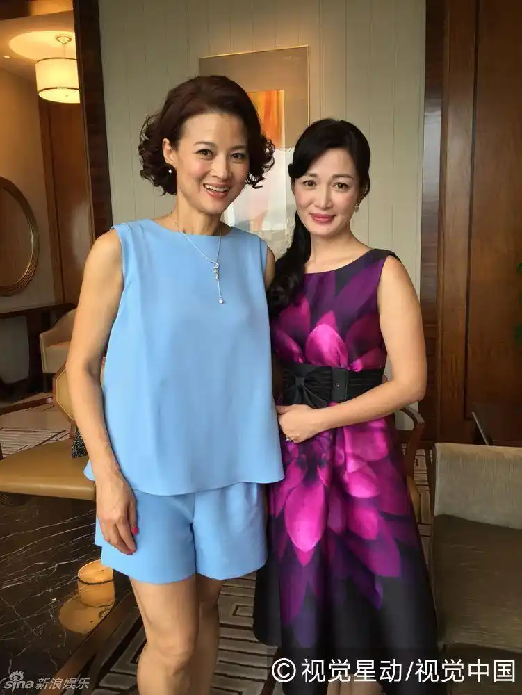 由黎燕珊主持,最新一期中,珊姐找来最近闪嫁八亿富豪的陈少霞担任嘉宾