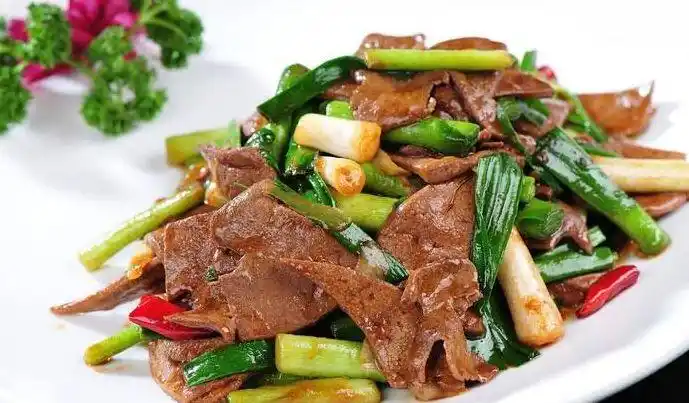 立秋后早晚温度相差10度左右孩子受凉,多吃小炒菜,增强体质