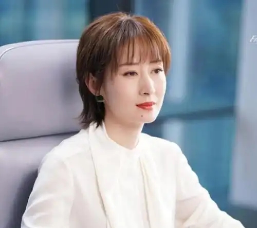 《正青春》大结局,吴谨言还停留在前部戏中,幸好有殷桃支撑