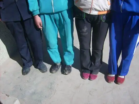 "在我们农村都知道布鞋吧!