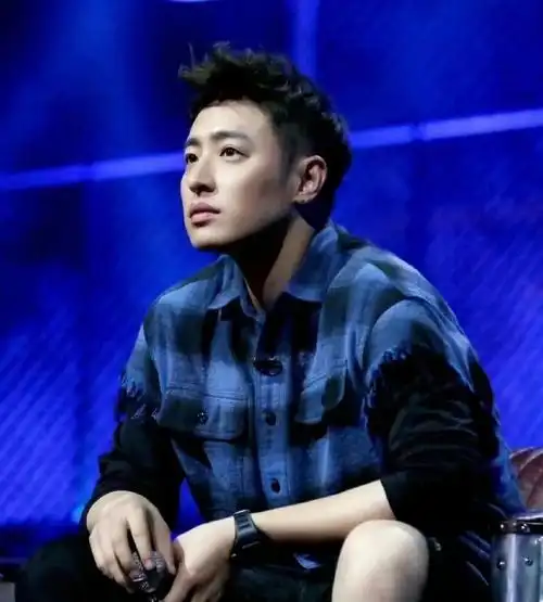 潘玮柏和潘帅只差一条下颌线##潘玮柏巴比伦给我唱站起来了