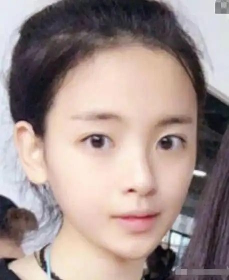 杨超越小时候照片曝光疑似澄清整容网友整形医生也来蹭热度