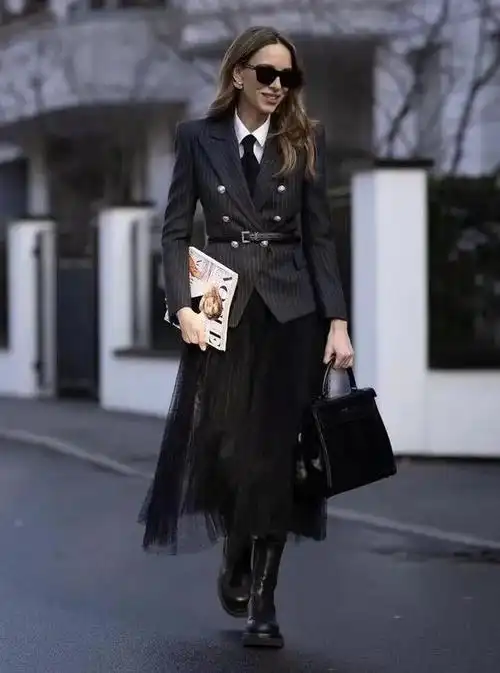 春天混搭cp来了西装裙子就很适合职场女性通勤时髦