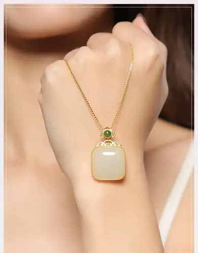 适用场景:日常佩戴图案造型:星座材质:藏银类别:手镯货号:sjf