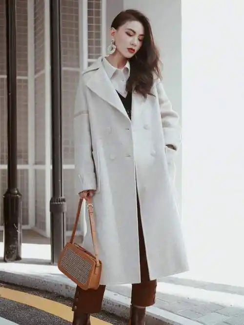 小个子女生,尽量穿大衣配短靴,2021年流行这几款,气质非凡