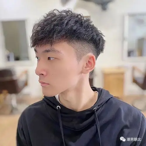 2021男生发型流行趋势,帅掉渣儿了|寸头|飞机头|烫发|脸型_网易订阅