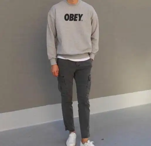 穿搭3--时尚潮流风黑白拼接长袖t,很别具一格的拼接风格,简约的版型