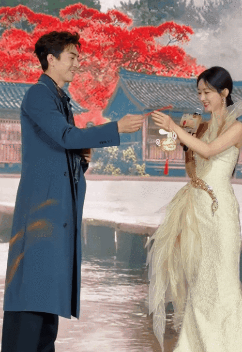 究竟谁才是人间尤物看赵丽颖和曾黎的合照你就会有答案