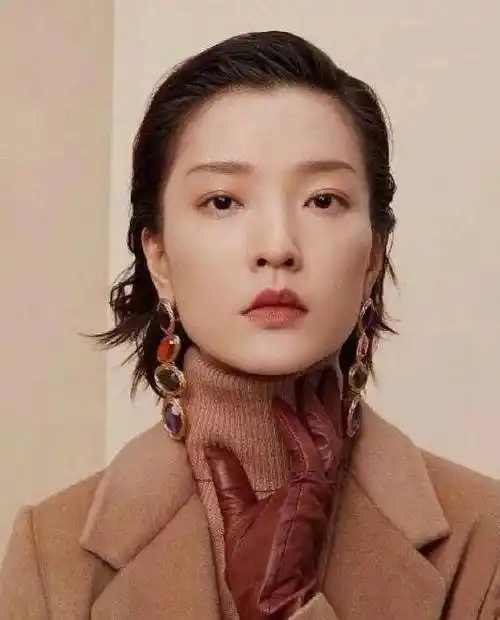 6,刘敏涛刘敏涛的方脸应当是这几位女星中很方的,但我以为恰是由于