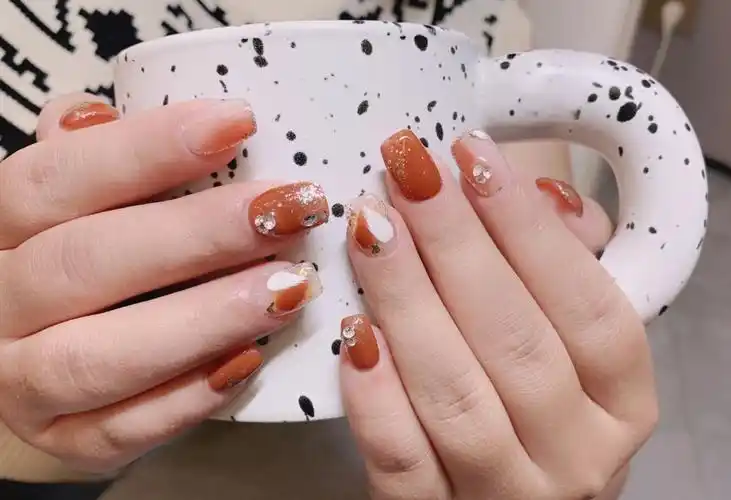 秋天来啦南瓜色暖色系的美甲做起来