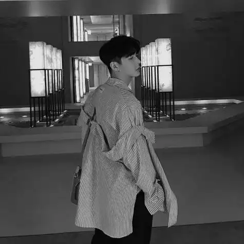 男生头像冷酷侧脸高清黑白唯美我就喜欢这样的男头