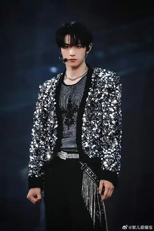 时代少年团重庆演唱会专辑##刘耀文楼间楼演唱会