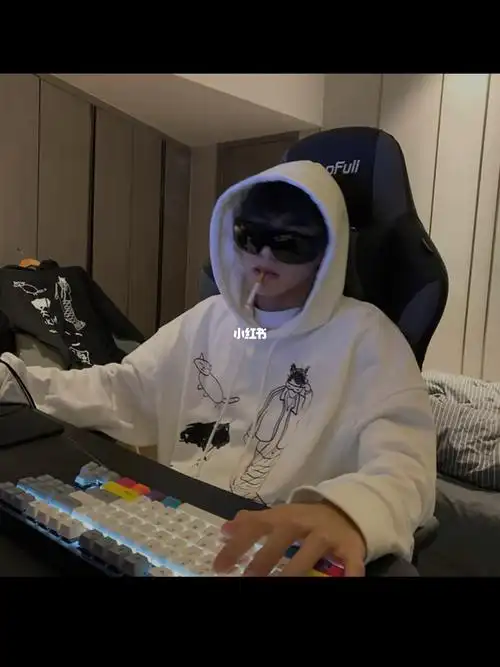 人们总是执着于第一眼喜欢的#余庆伟  #不是老95