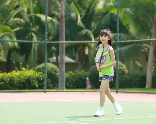 组图-美少女长腿霸屏!田亮晒森碟练习网球照