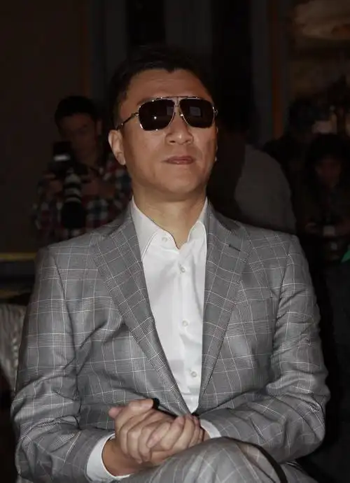 与周围十七八岁的同学不同,孙红雷经历过了社会的磨练,他也更加珍惜