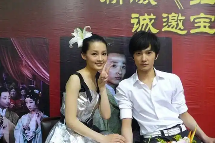 杨洋李沁盛典同台,杨洋李沁同台参加的盛典