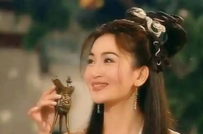 原创最美妲己温碧霞西湖拍美照生图曝光后皮肤松弛状态不佳