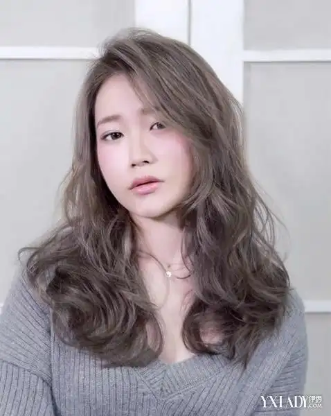 美韩式中长发烫发鸡蛋卷让你变身韩剧女主角