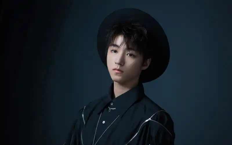 帅气酷范儿王俊凯壁纸_时尚个性的王俊凯