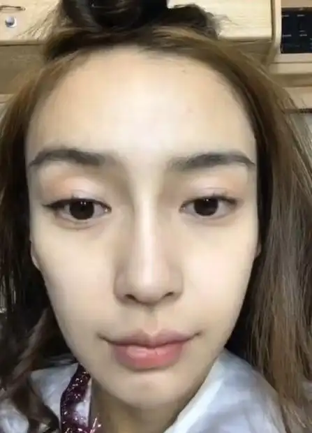 可以看到杨颖,不管是在化妆之前还是化妆之后都非常的漂亮,哪怕是关掉