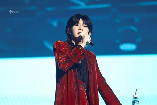 进王源客厅先指纹解锁