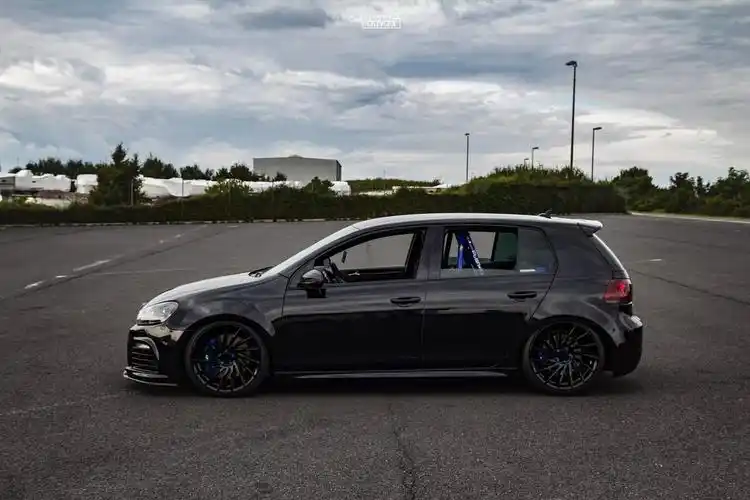 装上防滚架只为展示不凡内在黑武士高尔夫mk6改装案例