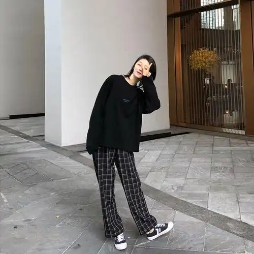 格子裤怎样搭配上衣好看格子裤子配什么上衣好看