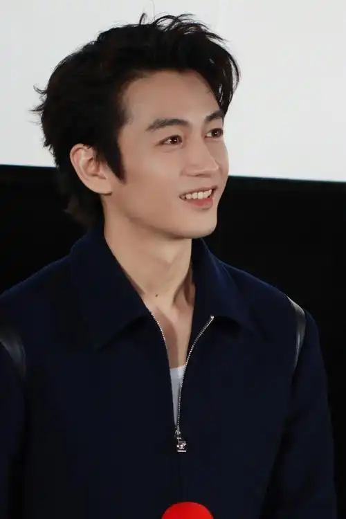 朱劲草这是看到了什么吗@陈晓    #微博追剧团##今日星拍放送