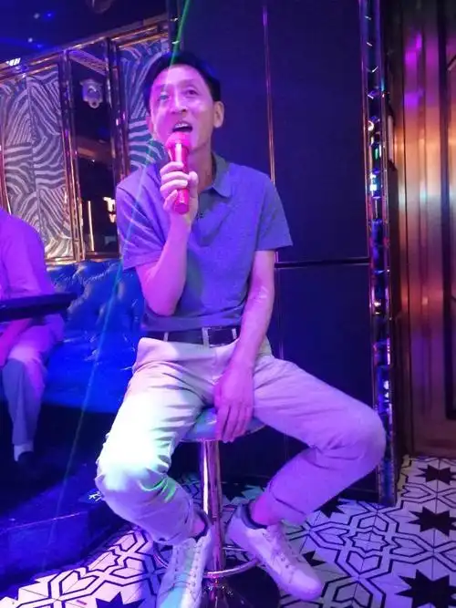 同学们9月8日在温莎ktv唱歌