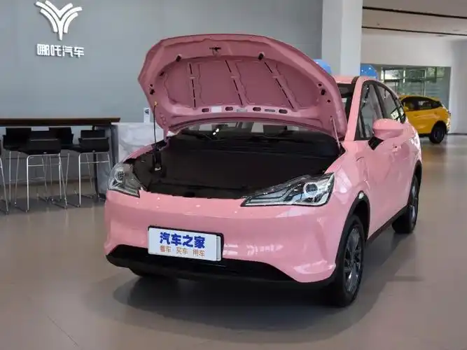 合众汽车 哪吒v 2021款 co-loli 魔女版