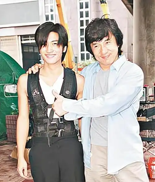 咱们熟知的偶像刘德华,真是个名副其实的"冻龄男神",尽管他已经六十出