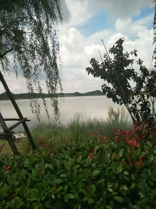 平坝花园――月亮湖公园