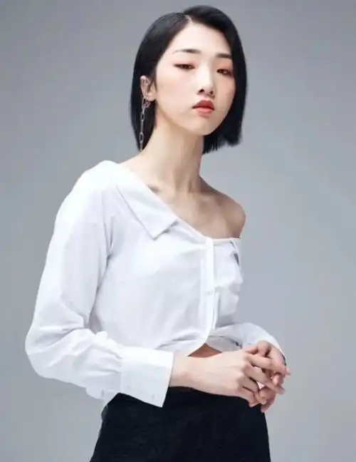 其实yamy的单眼皮对于不少人来说都有一种酷酷的既