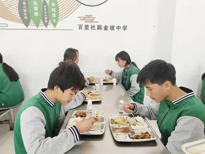 娃在学校吃什么?