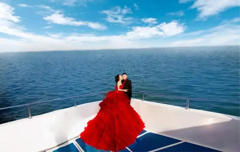 平哥摄影的婚纱摄影作品《游艇》